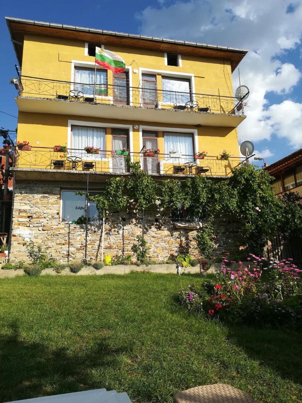 Guest House Agush Kribul Exteriör bild